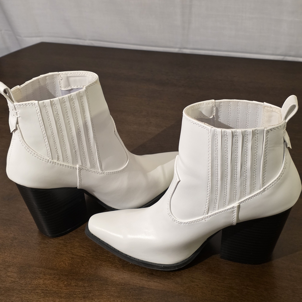 Qupid White Pointed Toe Ankle Heeled Boots